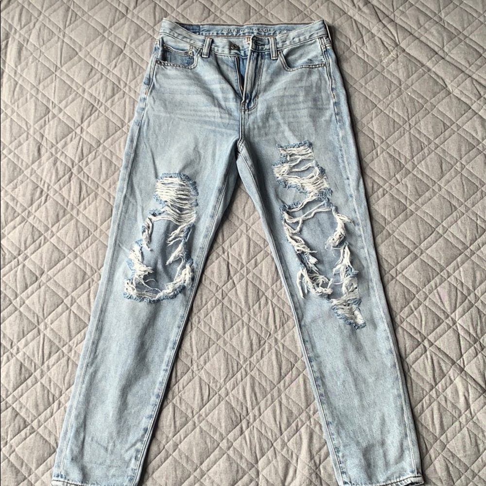 American Eagle “mom jean”
